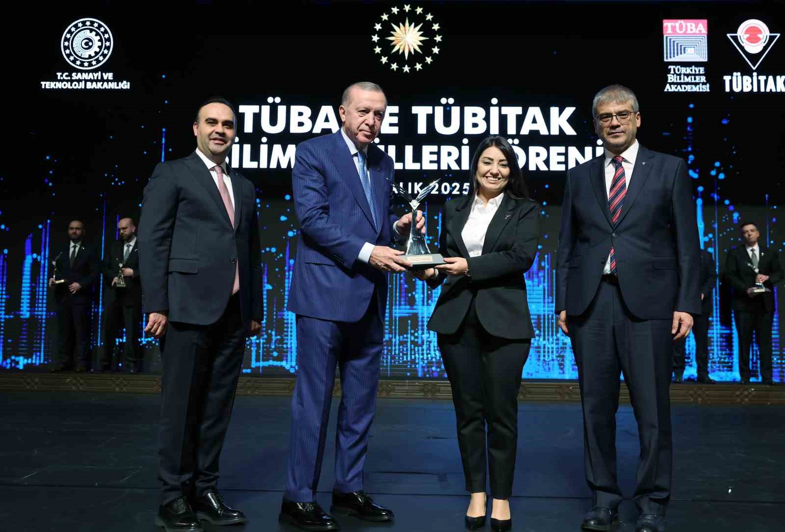 Cumhurbaşkanı Erdoğan: "Türkiye bölgesinin veri üssü konumuna gelecektir" 9 cumhurbaskani erdogan turkiye bolgesinin veri ussu konumuna gelecektir 5 LfkGz3K1