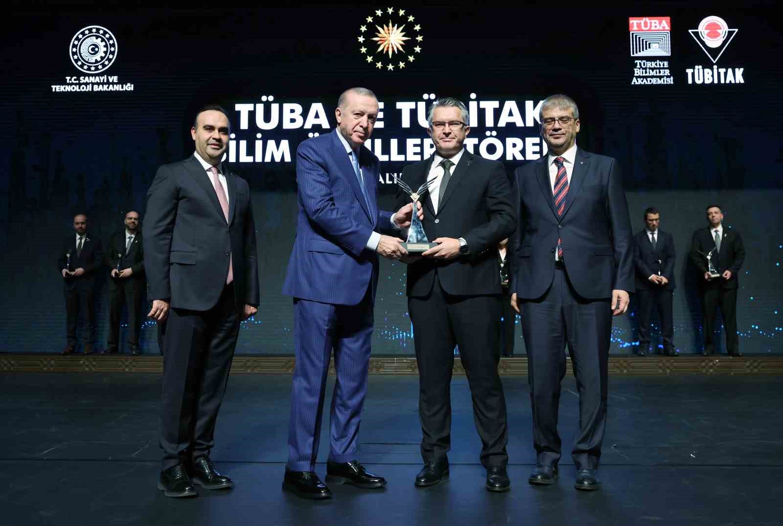 Cumhurbaşkanı Erdoğan: "Türkiye bölgesinin veri üssü konumuna gelecektir" 10 cumhurbaskani erdogan turkiye bolgesinin veri ussu konumuna gelecektir 6 VeLrzJUd