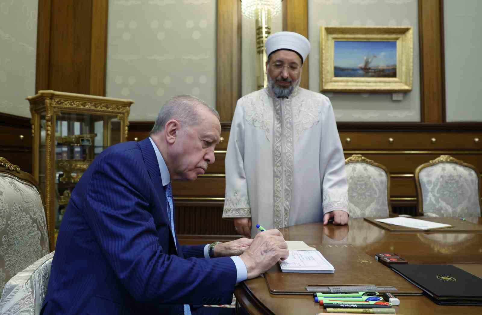 cumhurbaskani erdogan turkiye diyanet vakfina kurban bagisinda bulundu 1 vhw7fBS4