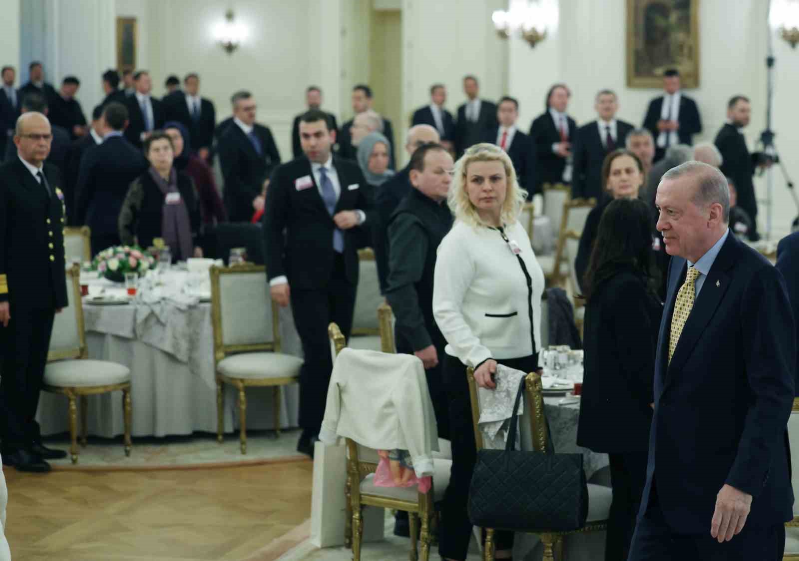 cumhurbaskani erdogan turkiye kendi guvenligi icin yalnizca sinirlari dahilinde degil sinirlarin otesinde de her 4OgJ5jRj