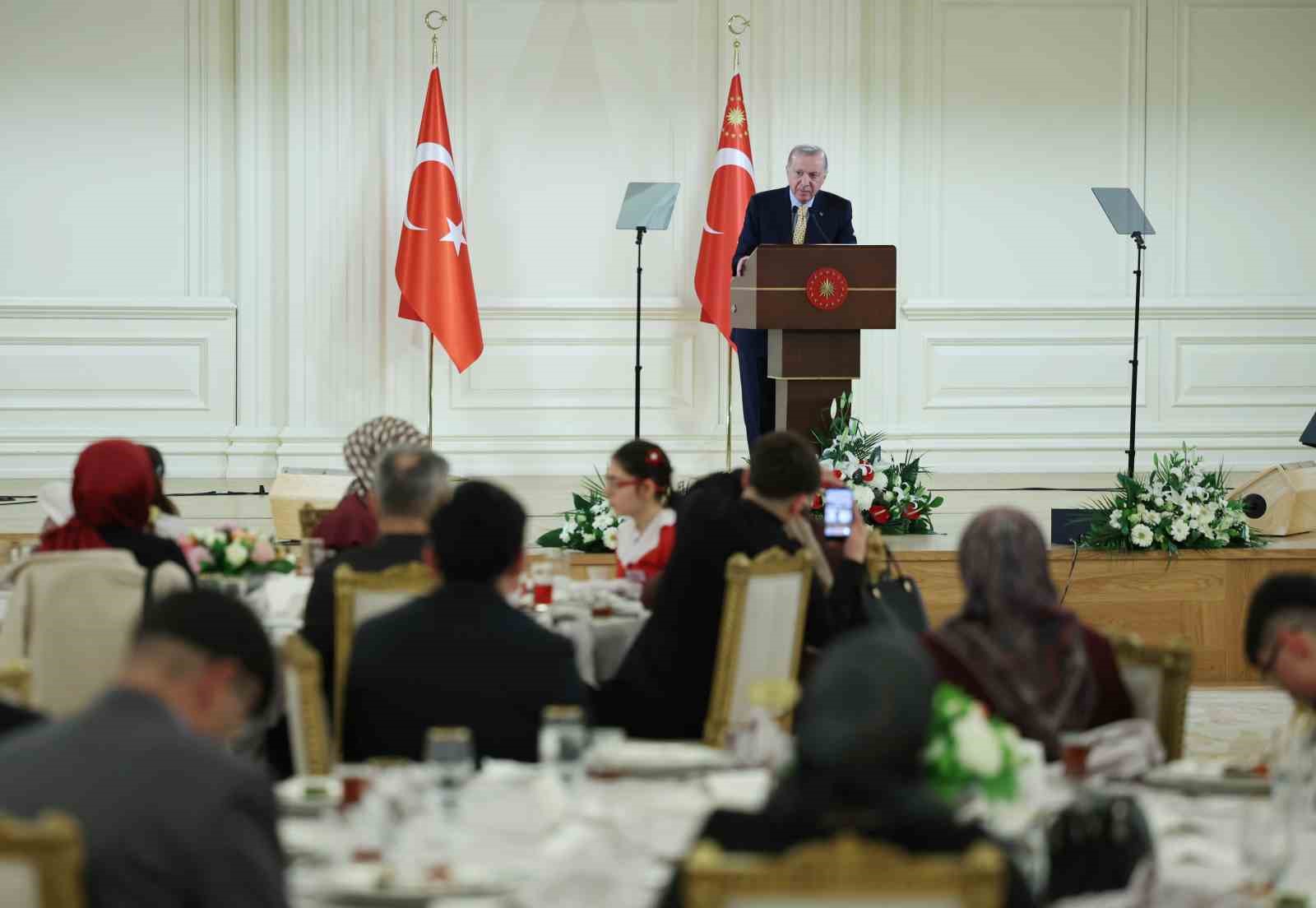 cumhurbaskani erdogan turkiye kendi guvenligi icin yalnizca sinirlari dahilinde degil sinirlarin otesinde de her ODnm263V