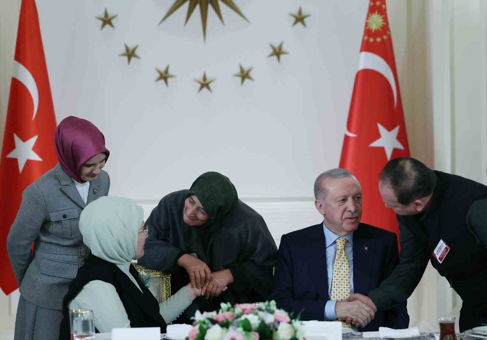 cumhurbaskani erdogan turkiye kendi guvenligi icin yalnizca sinirlari dahilinde degil sinirlarin otesinde de her OFgZRe43