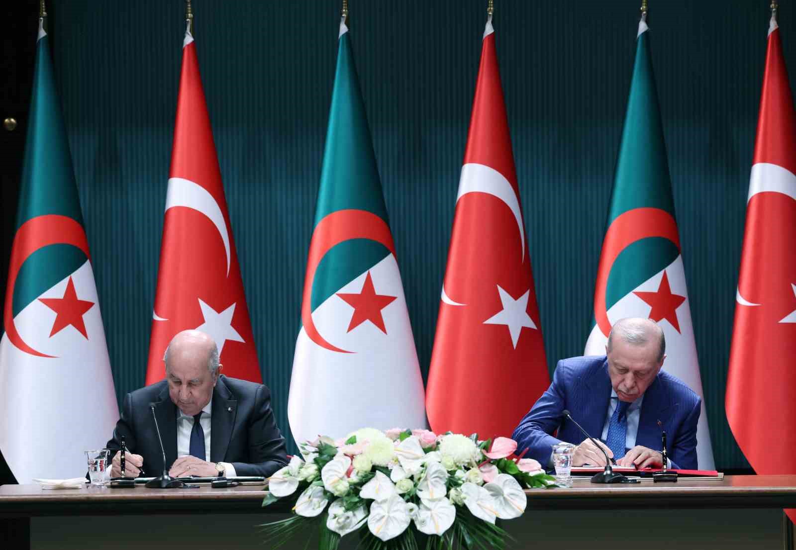cumhurbaskani erdogan turkiye ve cezayir olarak bolgemizin baris ve guvenligini cok ciddi sekilde tehdit DsKsrIRG