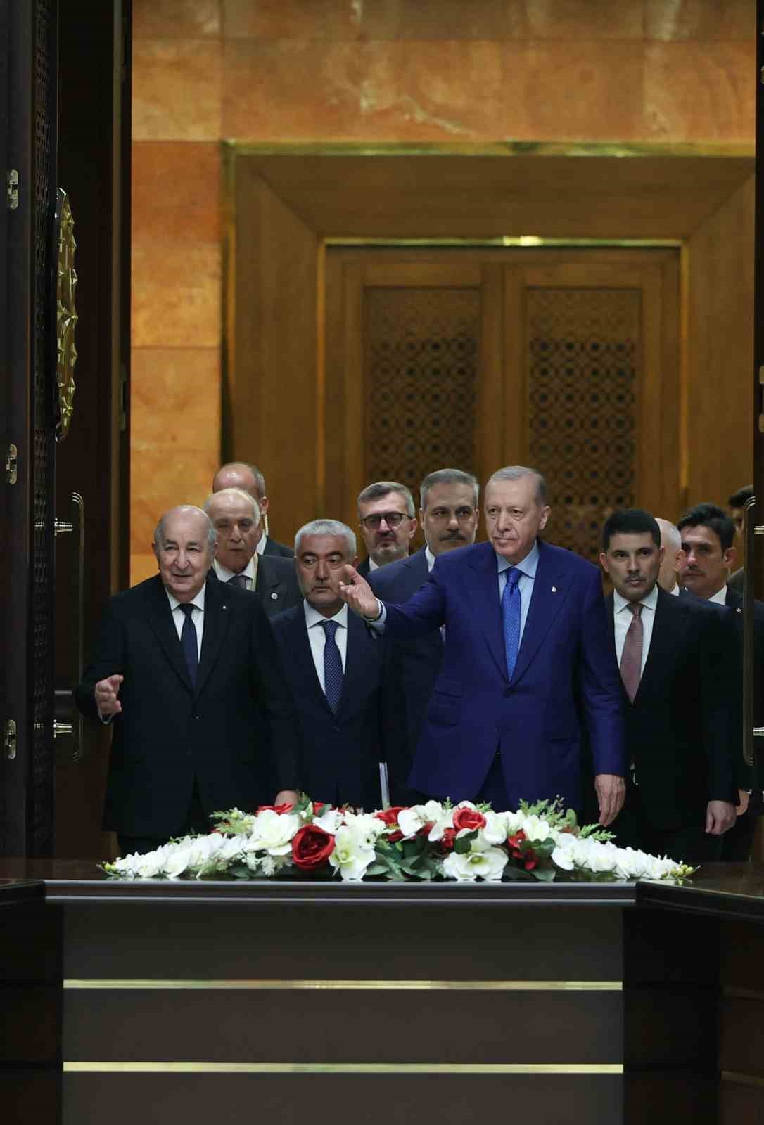 cumhurbaskani erdogan turkiye ve cezayir olarak bolgemizin baris ve guvenligini cok ciddi sekilde tehdit OASppN6I