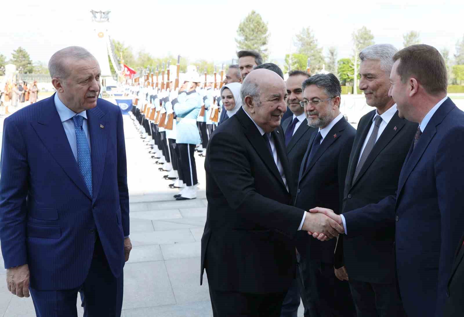 cumhurbaskani erdogan turkiye ve cezayir olarak bolgemizin baris ve guvenligini cok ciddi sekilde tehdit RC76XYuR