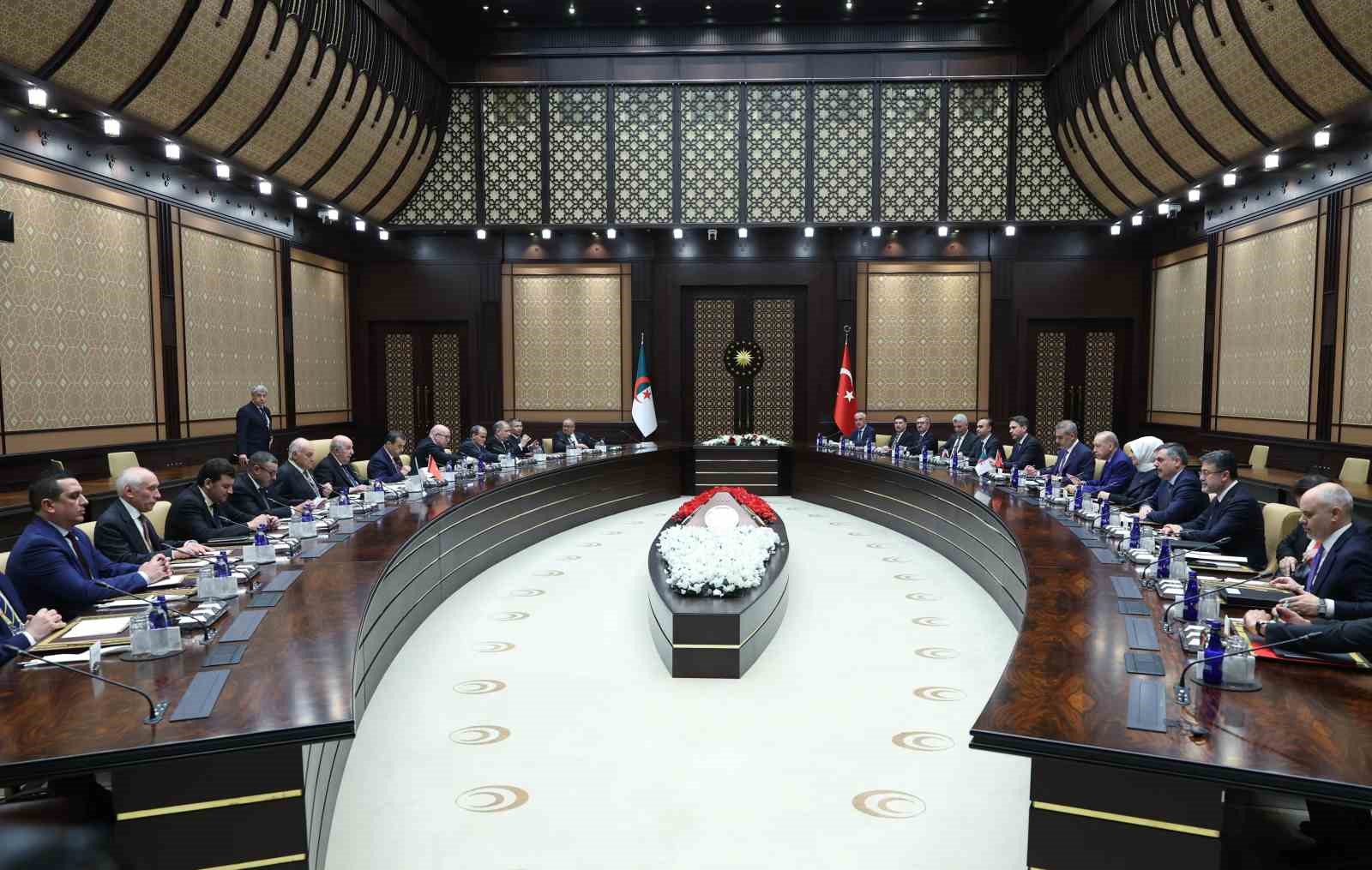 cumhurbaskani erdogan turkiye ve cezayir olarak bolgemizin baris ve guvenligini cok ciddi sekilde tehdit p3rCl1LY