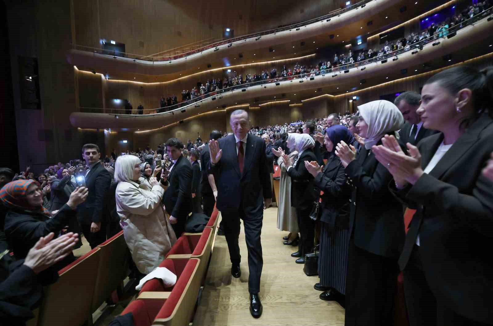 cumhurbaskani erdogan turkiyede uyuyanlari uyandirmaya bir sule yetmistir 3 dfsIwEKN