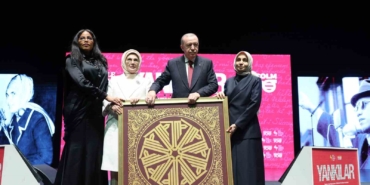 cumhurbaskani-erdogan-turkiyede-uyuyanlari-uyandirmaya-bir-sule-yetmistir-ZS8PEcaG.jpg