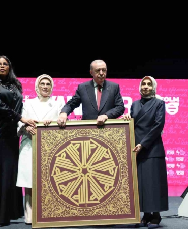 cumhurbaskani-erdogan-turkiyede-uyuyanlari-uyandirmaya-bir-sule-yetmistir-ZS8PEcaG.jpg