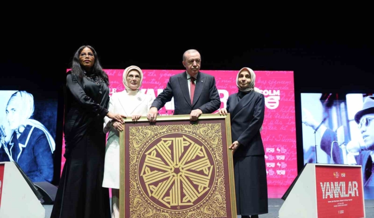 cumhurbaskani-erdogan-turkiyede-uyuyanlari-uyandirmaya-bir-sule-yetmistir-ZS8PEcaG.jpg