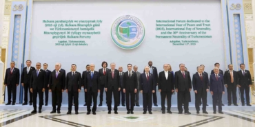 cumhurbaskani-erdogan-turkmenistanda-aile-fotografi-cekimine-katildi-cP65ZWYN.jpg
