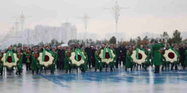 cumhurbaskani-erdogan-turkmenistanda-tarafsizlik-anitina-celenk-koyma-torenine-katildi-9udlA98I.jpg
