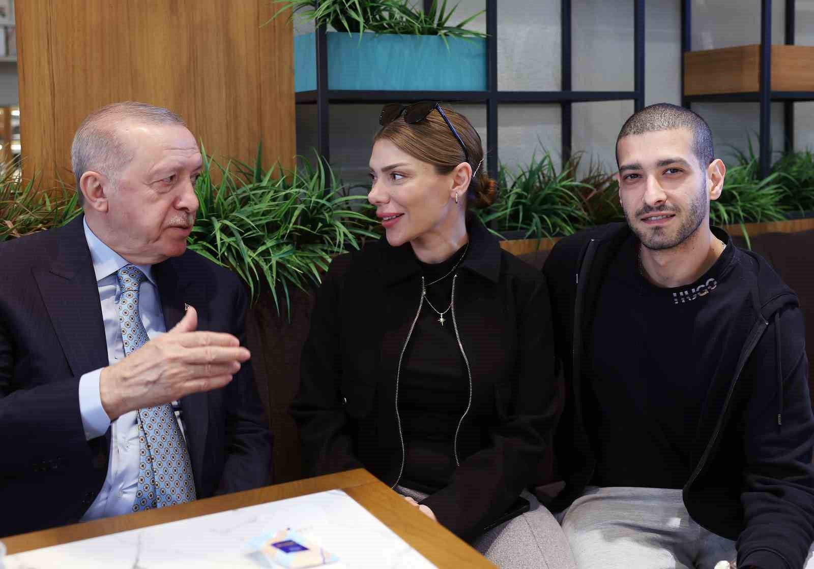 cumhurbaskani erdogan vatandaslarla kafede sohbet etti 1 9brJTyFf