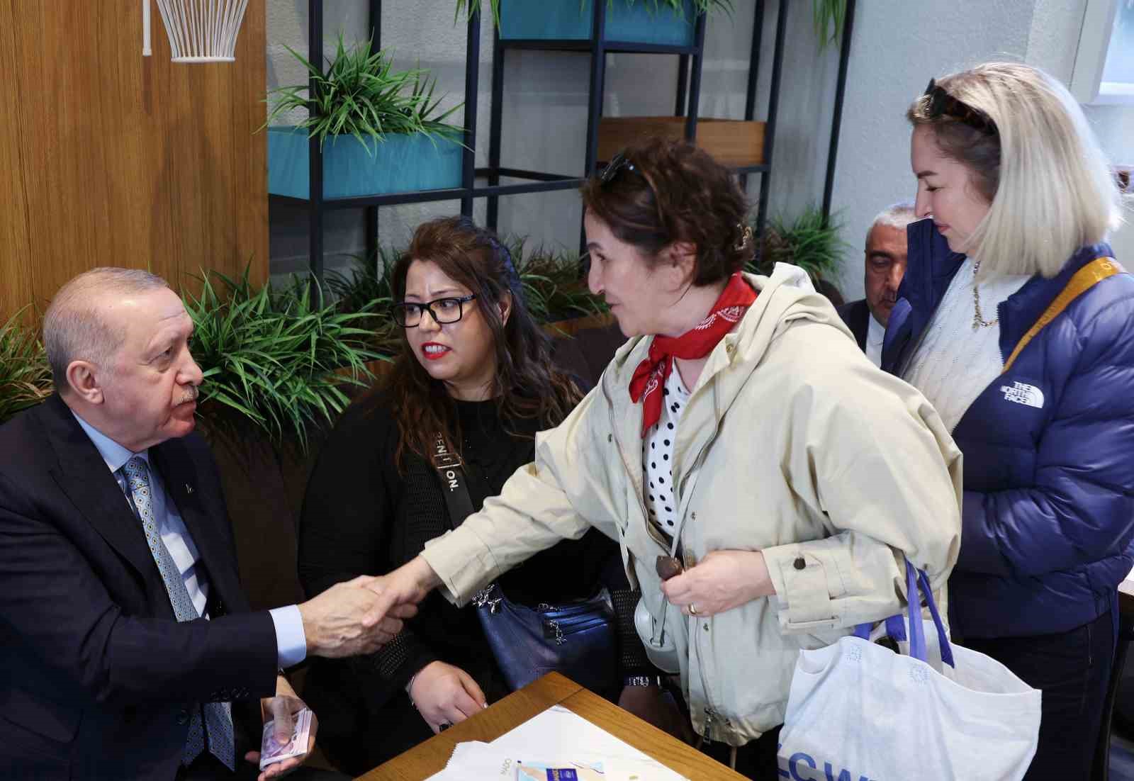cumhurbaskani erdogan vatandaslarla kafede sohbet etti 3 XTCXCXar