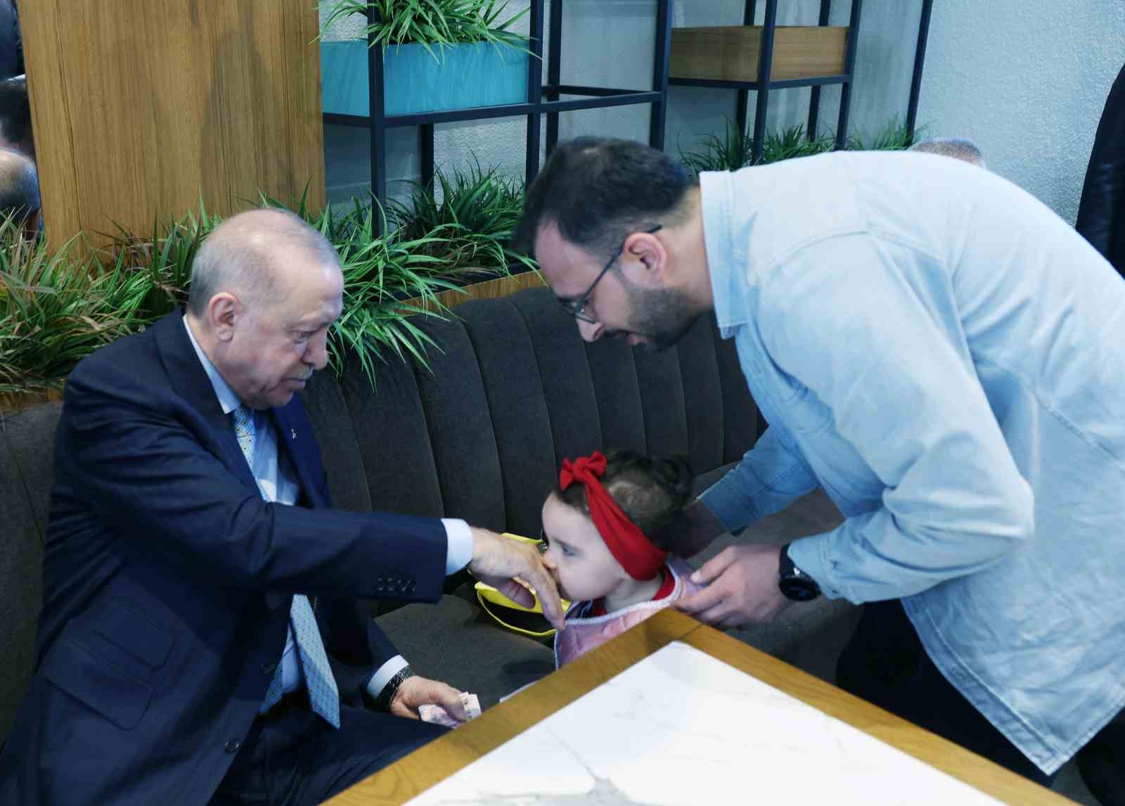 cumhurbaskani erdogan vatandaslarla kafede sohbet etti 4 3Kc4Epk8