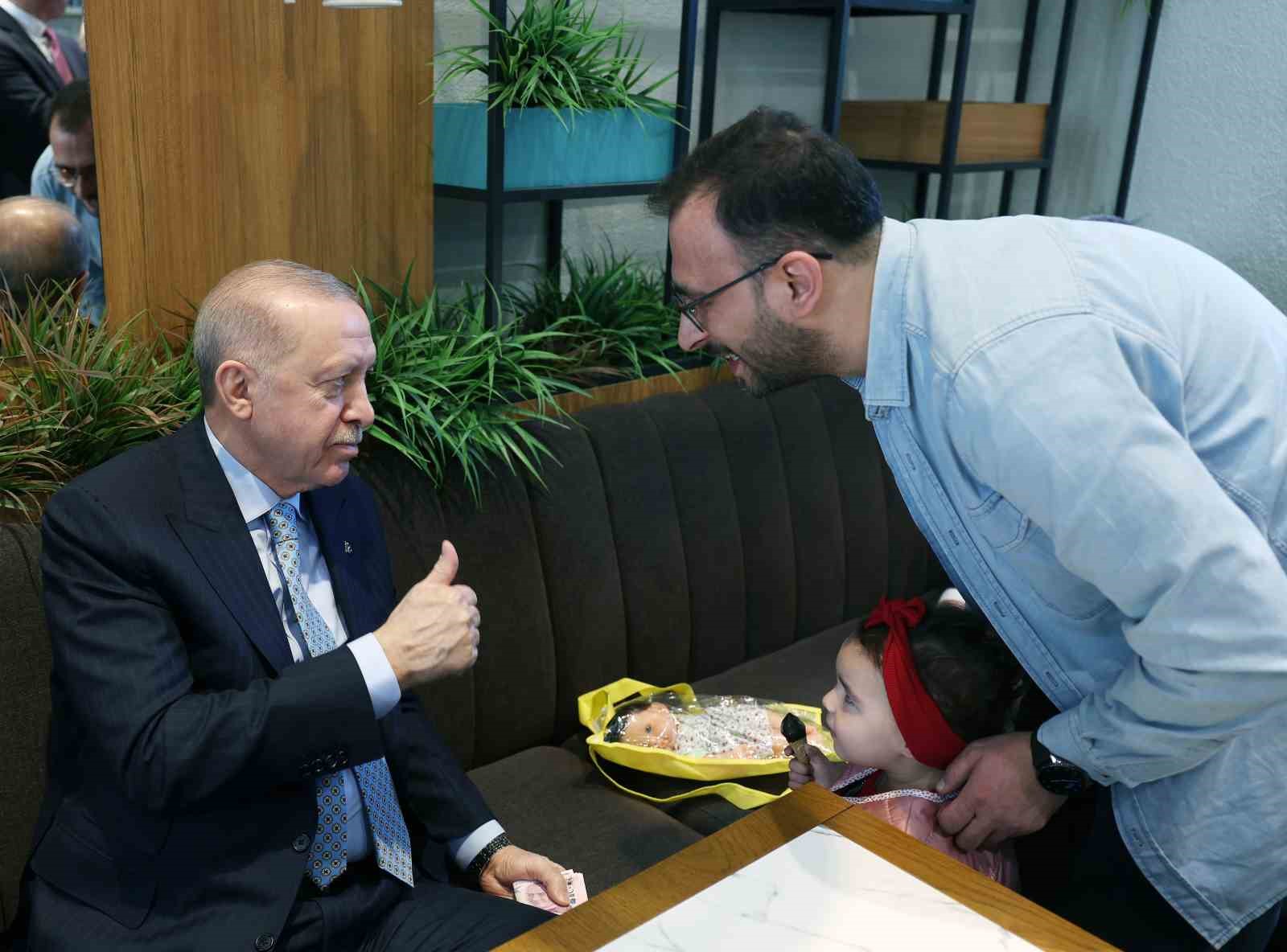 cumhurbaskani erdogan vatandaslarla kafede sohbet etti 5 quteMQ5S