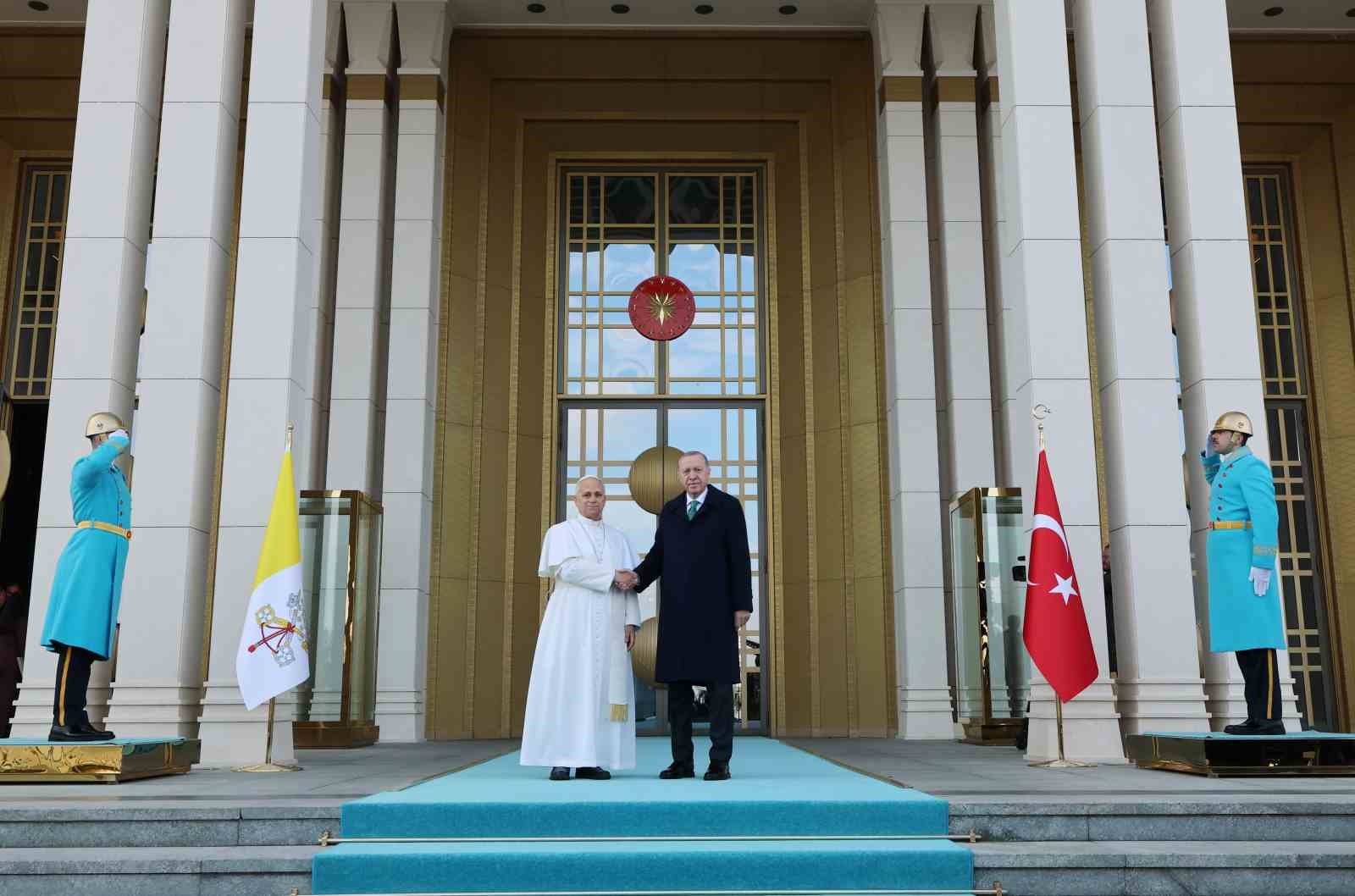 Cumhurbaşkanı Erdoğan, Vatikan Devlet Başkanı Papa 14. Leo’yu resmi törenle karşıladı 4 cumhurbaskani erdogan vatikan devlet baskani papa 14 leoyu resmi torenle karsiladi 0 tWtCYdqC