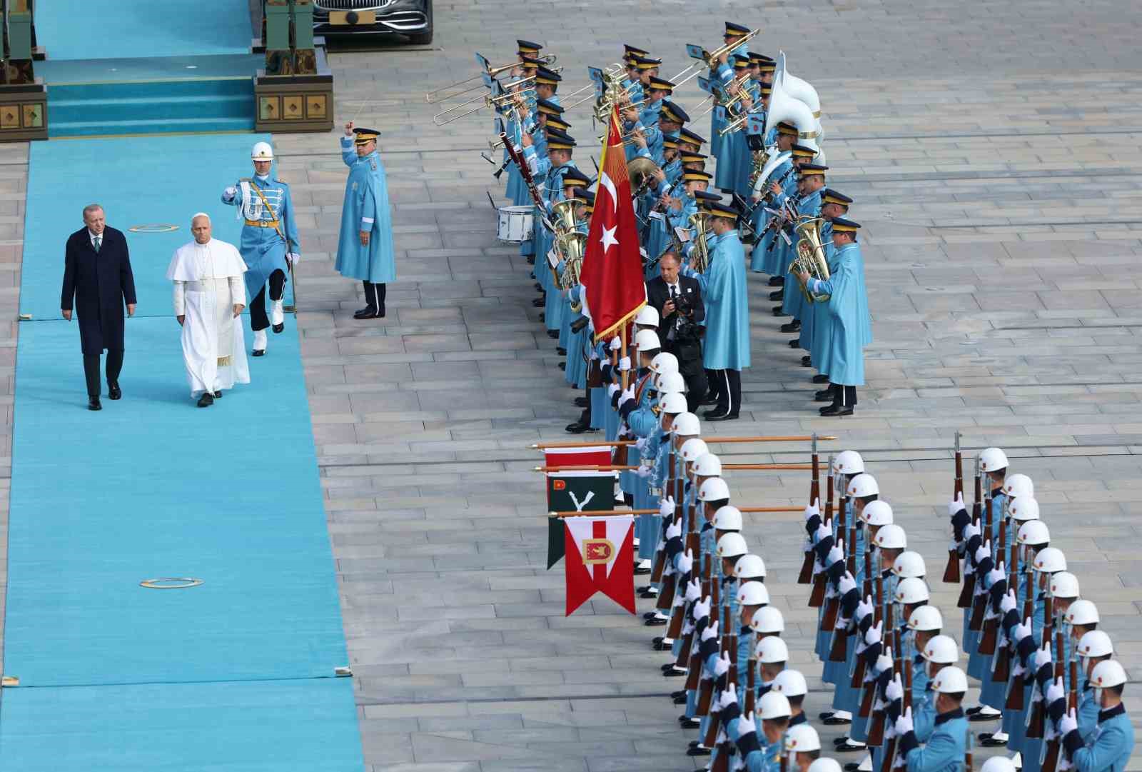 Cumhurbaşkanı Erdoğan, Vatikan Devlet Başkanı Papa 14. Leo’yu resmi törenle karşıladı 15 cumhurbaskani erdogan vatikan devlet baskani papa 14 leoyu resmi torenle karsiladi 11 ARIjL4uH