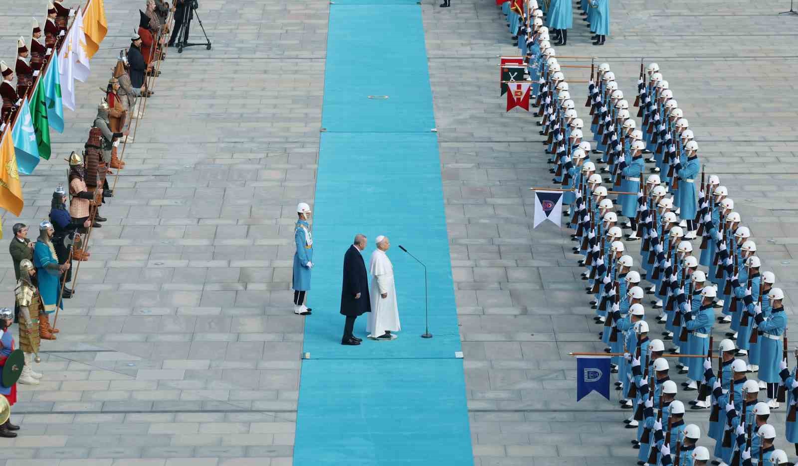 Cumhurbaşkanı Erdoğan, Vatikan Devlet Başkanı Papa 14. Leo’yu resmi törenle karşıladı 17 cumhurbaskani erdogan vatikan devlet baskani papa 14 leoyu resmi torenle karsiladi 13 3suwzm1N