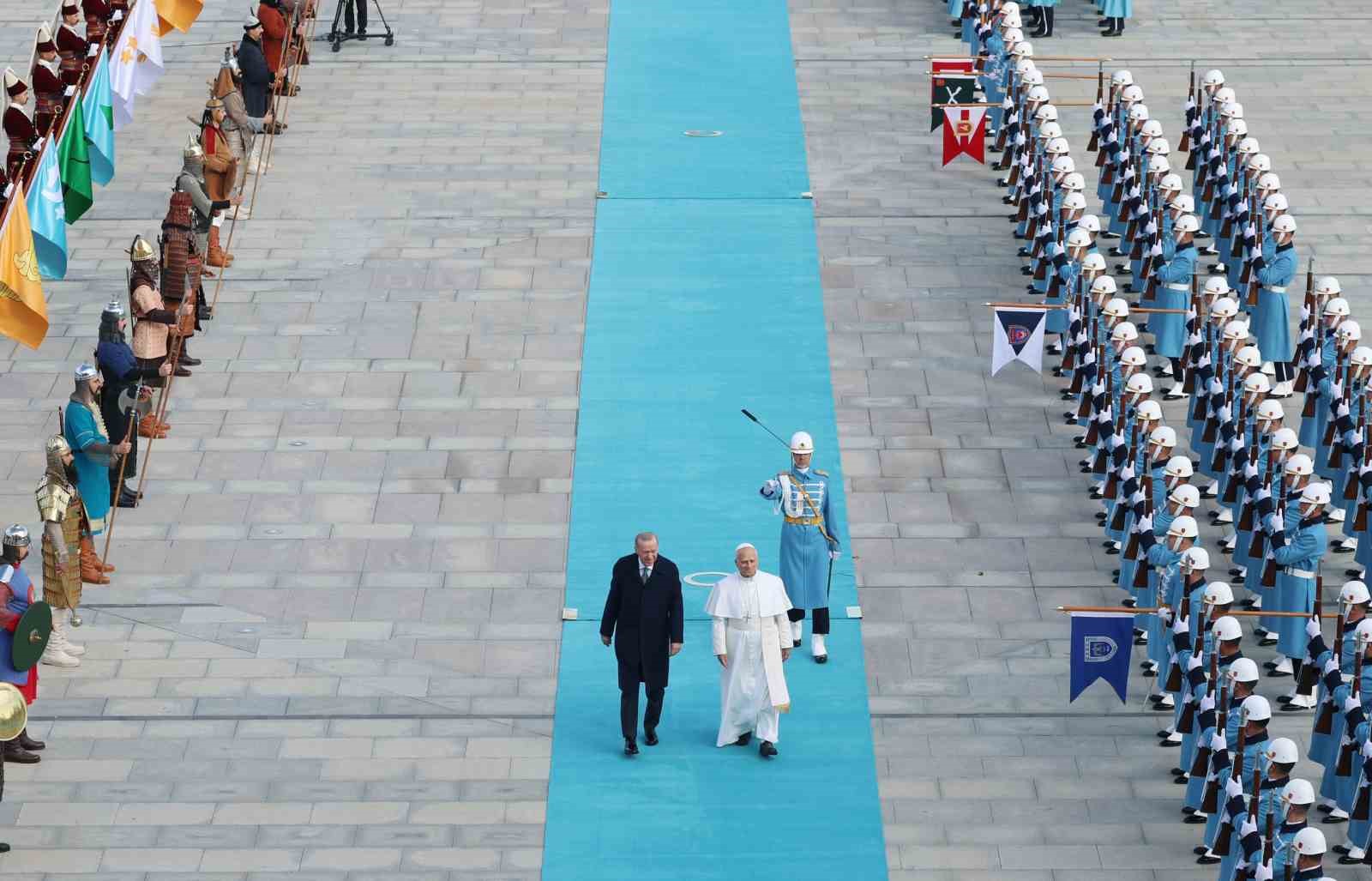 Cumhurbaşkanı Erdoğan, Vatikan Devlet Başkanı Papa 14. Leo’yu resmi törenle karşıladı 18 cumhurbaskani erdogan vatikan devlet baskani papa 14 leoyu resmi torenle karsiladi 14 E5K6jzY8