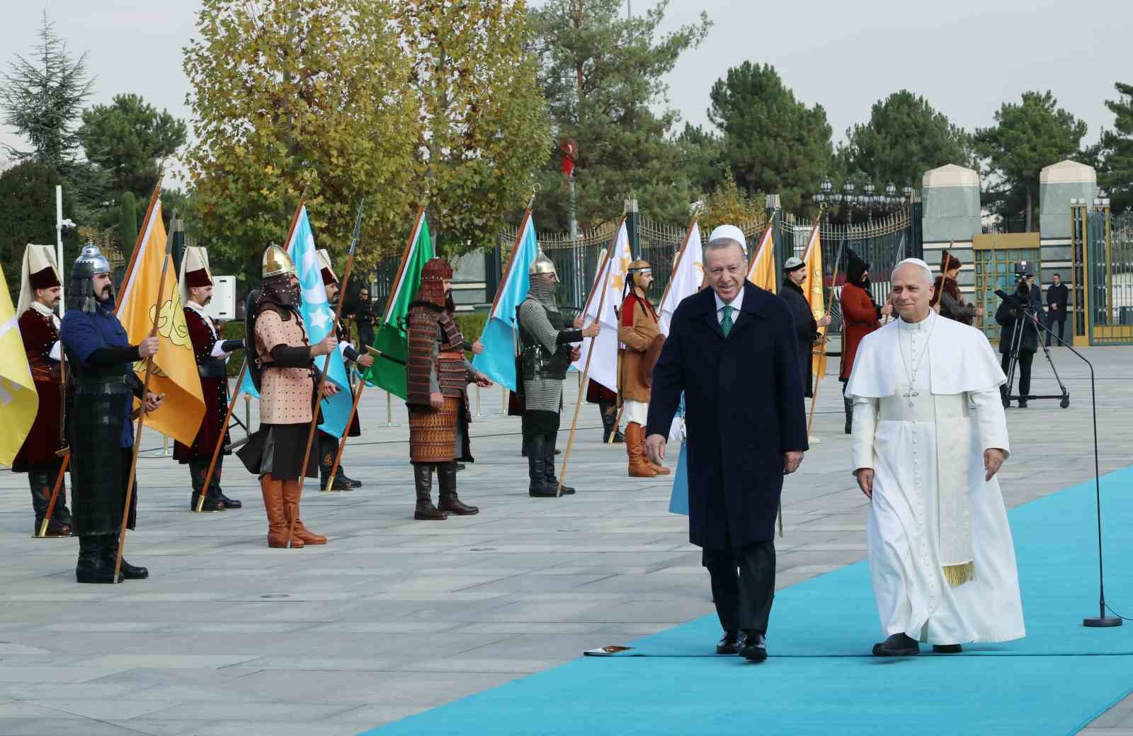 Cumhurbaşkanı Erdoğan, Vatikan Devlet Başkanı Papa 14. Leo’yu resmi törenle karşıladı 23 cumhurbaskani erdogan vatikan devlet baskani papa 14 leoyu resmi torenle karsiladi 19 7U2c3tDj