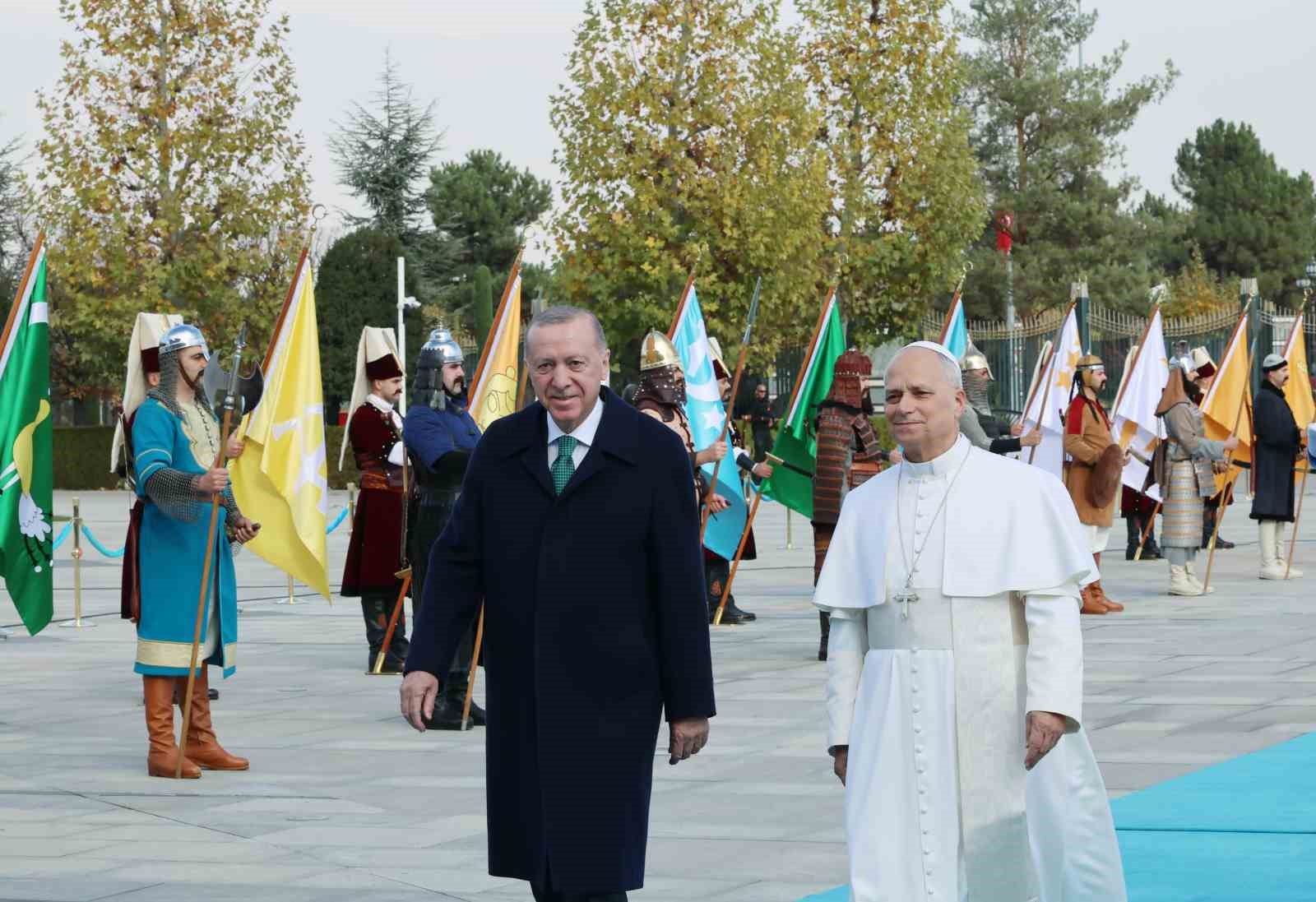 Cumhurbaşkanı Erdoğan, Vatikan Devlet Başkanı Papa 14. Leo’yu resmi törenle karşıladı 6 cumhurbaskani erdogan vatikan devlet baskani papa 14 leoyu resmi torenle karsiladi 2 urkcWpwg