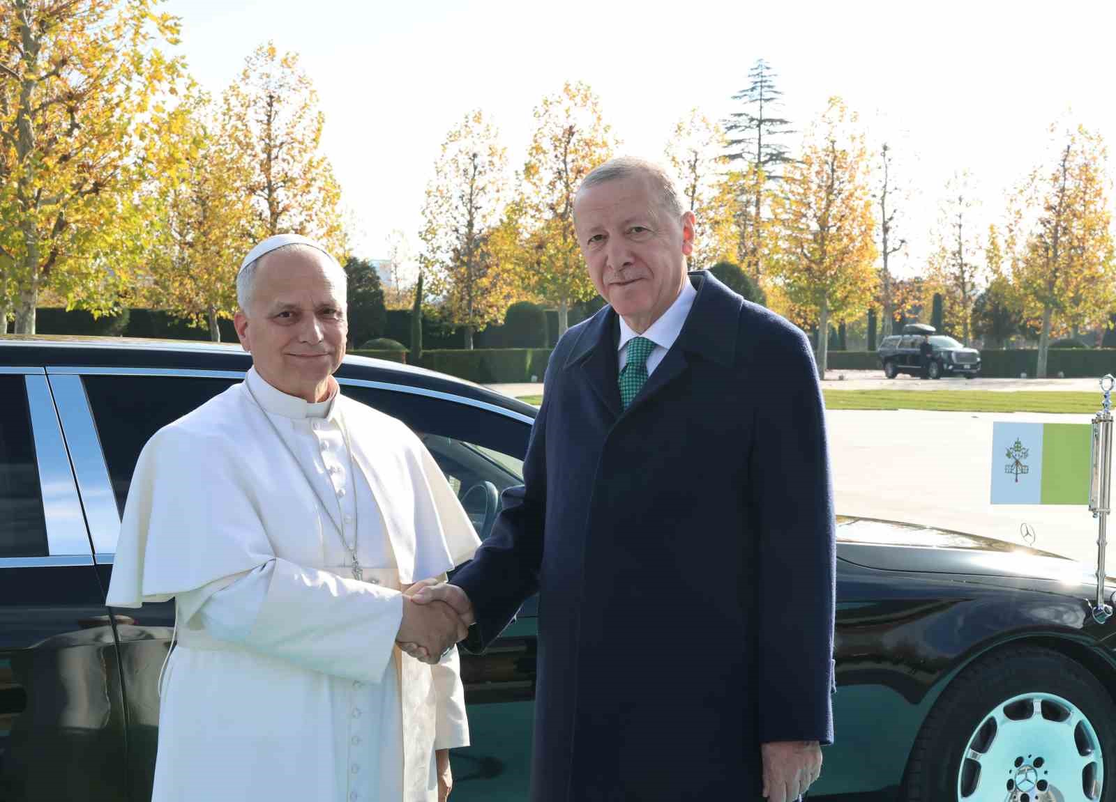 Cumhurbaşkanı Erdoğan, Vatikan Devlet Başkanı Papa 14. Leo’yu resmi törenle karşıladı 28 cumhurbaskani erdogan vatikan devlet baskani papa 14 leoyu resmi torenle karsiladi 24 2lQ4nJsJ