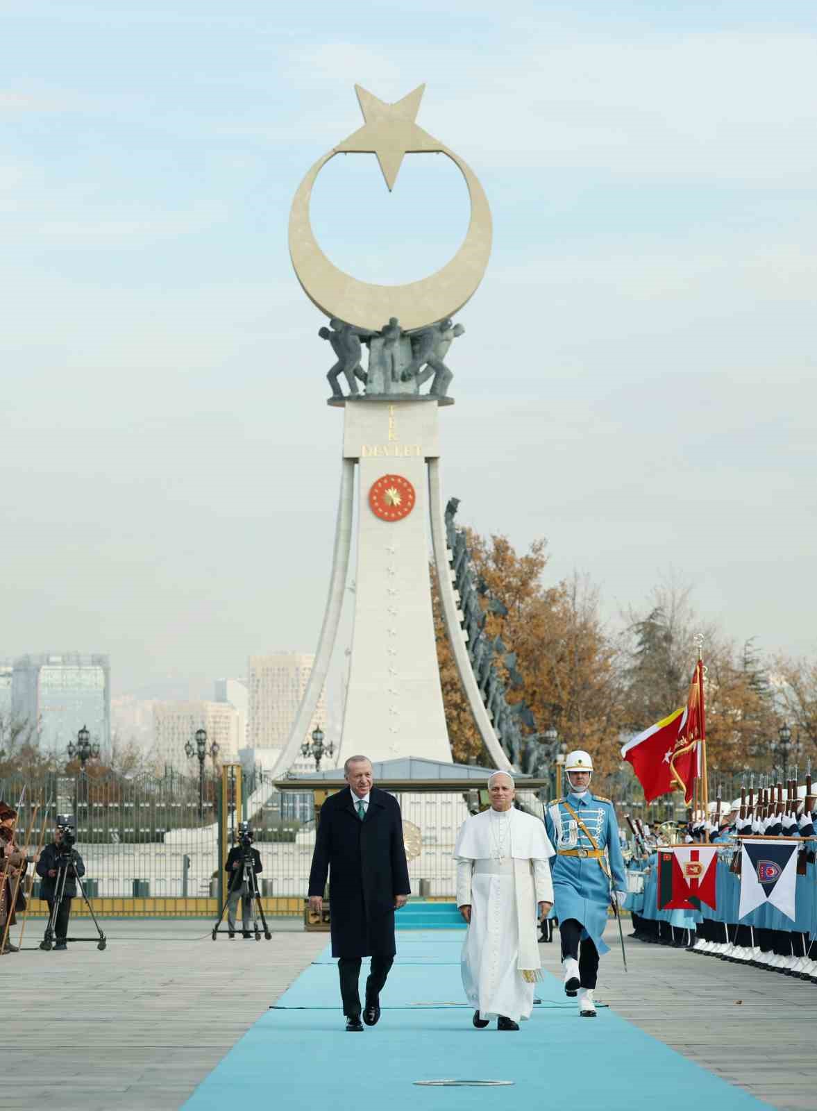 Cumhurbaşkanı Erdoğan, Vatikan Devlet Başkanı Papa 14. Leo’yu resmi törenle karşıladı 35 cumhurbaskani erdogan vatikan devlet baskani papa 14 leoyu resmi torenle karsiladi 31 fRYedelz