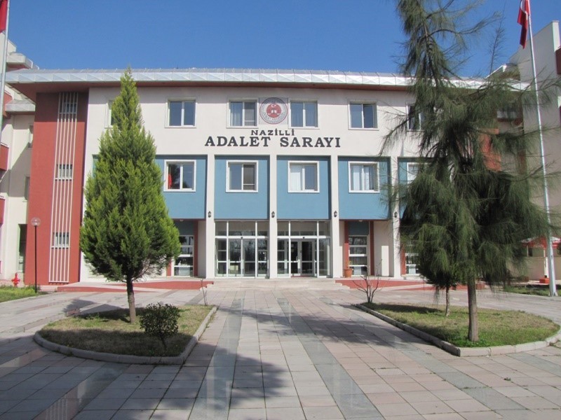 Cumhurbaşkanı Erdoğan ve Başkan Çerçioğlu’na hakaret içeren pankart olayında 4 kişi gözaltına alındı 5 cumhurbaskani erdogan ve baskan cerciogluna hakaret iceren pankart olayinda 4 kisi gozaltina alindi 1 4pu8ymR8