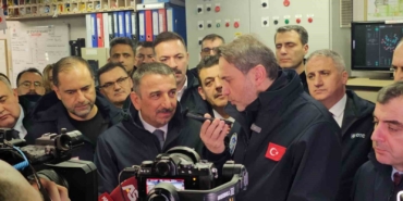 cumhurbaskani-erdogan-yavuz-sondaj-gemisi-calisanlarinin-yeni-yilini-kutladi-RVqrTb9Y.jpg