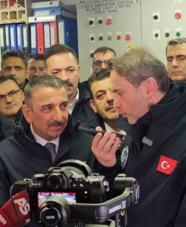 cumhurbaskani-erdogan-yavuz-sondaj-gemisi-calisanlarinin-yeni-yilini-kutladi-RVqrTb9Y.jpg