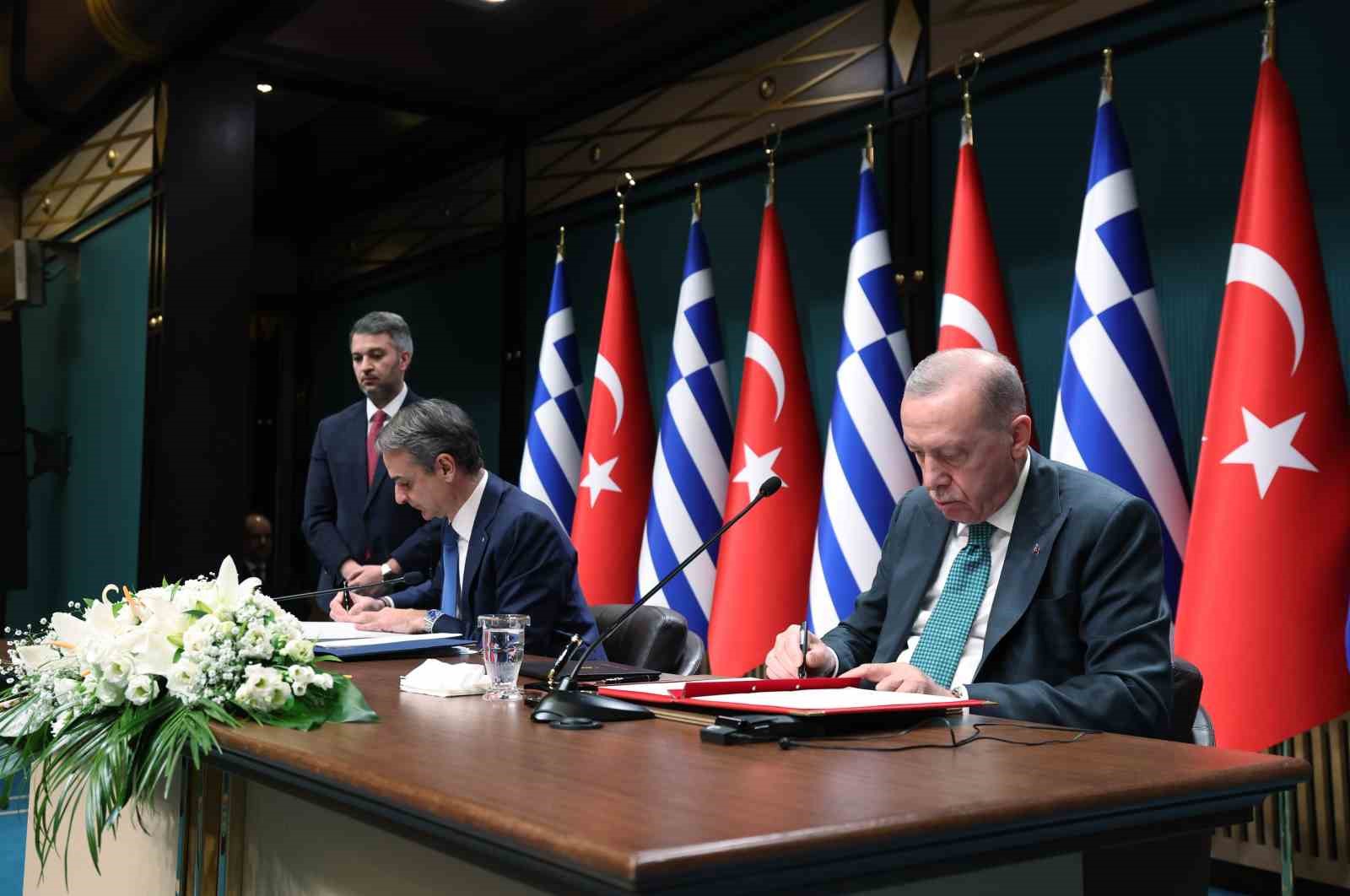 Cumhurbaşkanı Erdoğan: "(Yunanistan) Mevcut meseleler çetrefil olmakla birlikte uluslararası hukuk temelinde çözümsüzde değildir" 6 cumhurbaskani erdogan yunanistan mevcut meseleler cetrefil olmakla birlikte uluslararasi hukuk temelinde cozumsuzde degildir 2 qeEujGTB
