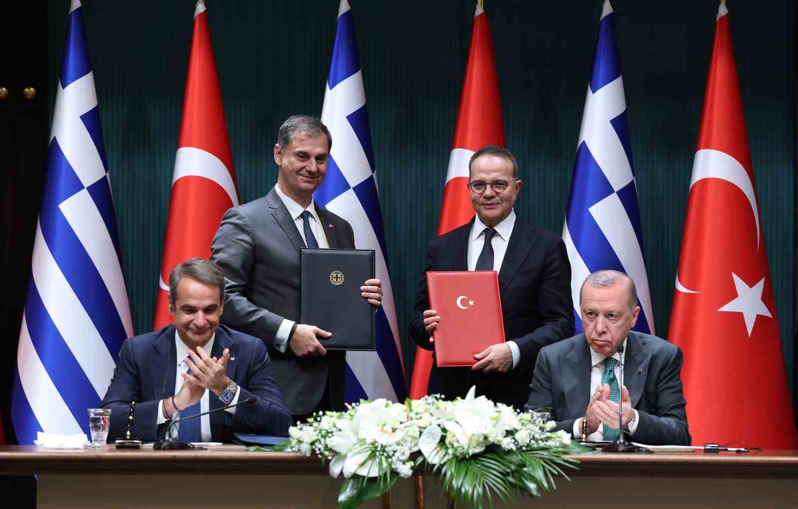 Cumhurbaşkanı Erdoğan: "(Yunanistan) Mevcut meseleler çetrefil olmakla birlikte uluslararası hukuk temelinde çözümsüzde değildir" 11 cumhurbaskani erdogan yunanistan mevcut meseleler cetrefil olmakla birlikte uluslararasi hukuk temelinde cozumsuzde degildir 7 9fbHtDXe