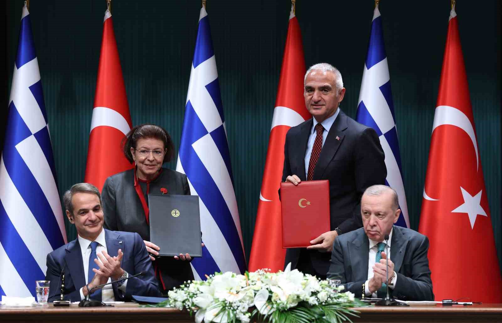 Cumhurbaşkanı Erdoğan: "(Yunanistan) Mevcut meseleler çetrefil olmakla birlikte uluslararası hukuk temelinde çözümsüzde değildir" 13 cumhurbaskani erdogan yunanistan mevcut meseleler cetrefil olmakla birlikte uluslararasi hukuk temelinde cozumsuzde degildir 9 qyBlUNwy