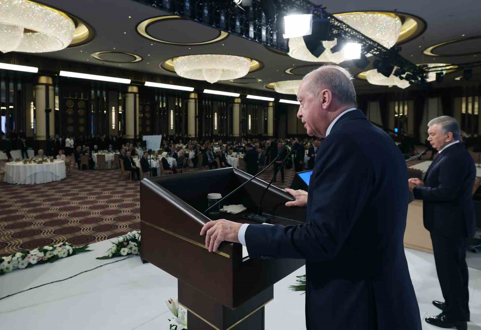 cumhurbaskani erdogan yurek yurege verdigimiz muddetce bulundugumuz asra turk dunyasinin muhrunu vuracagimizdan eminiz 4 UfK8dr2e