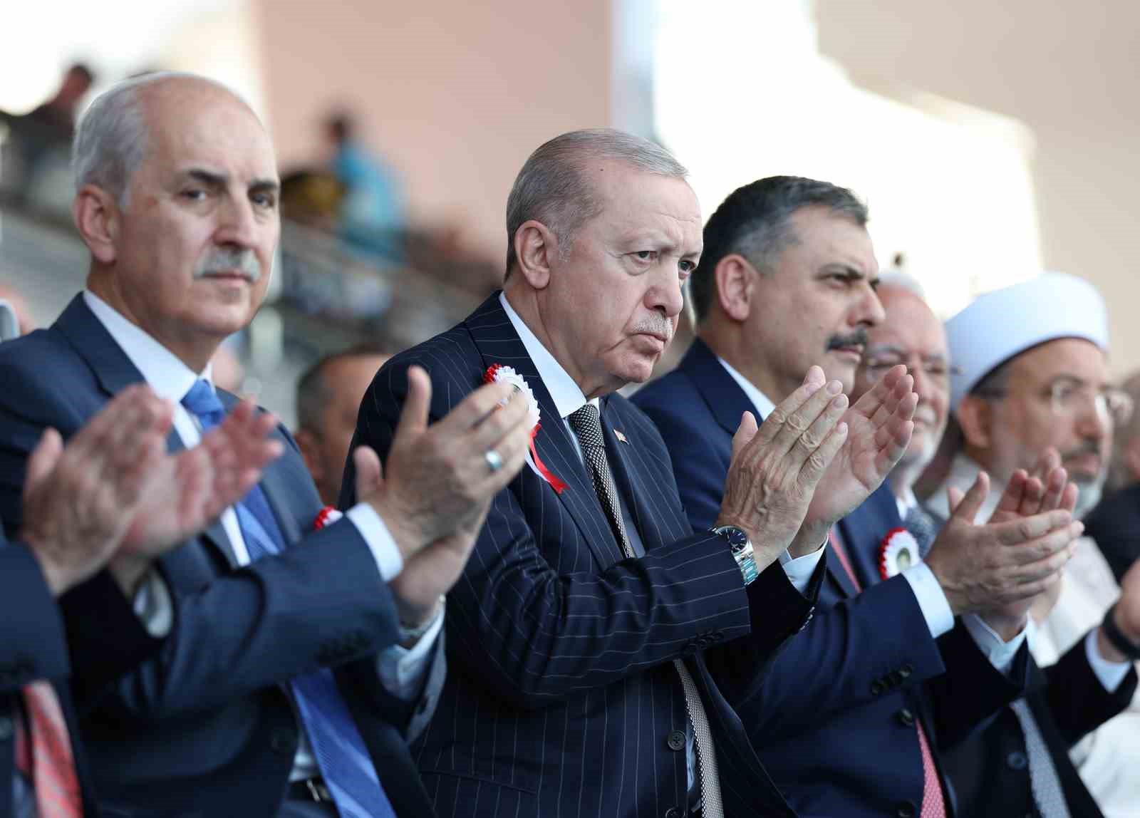 cumhurbaskani erdogan zor hassas ve mesuliyeti fevkalade yuksek bir gorevi icra eden emniyet teskilatimizin 2mfWRW3B