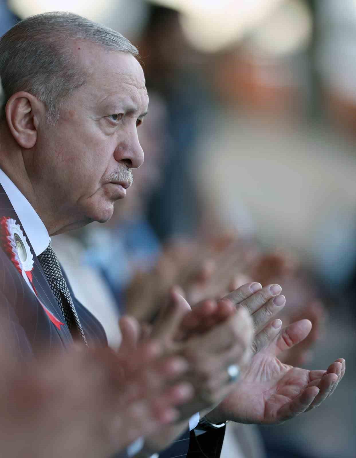 cumhurbaskani erdogan zor hassas ve mesuliyeti fevkalade yuksek bir gorevi icra eden emniyet teskilatimizin 6sAs3Tbt