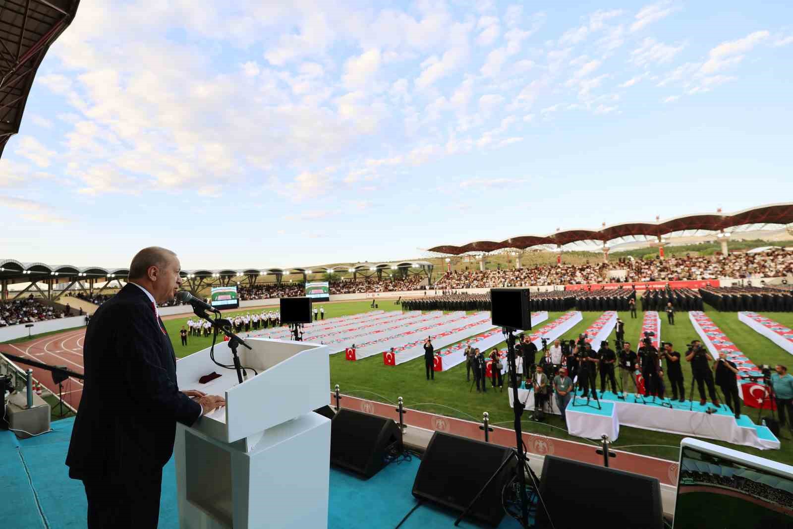 cumhurbaskani erdogan zor hassas ve mesuliyeti fevkalade yuksek bir gorevi icra eden emniyet teskilatimizin D7VHY8k7