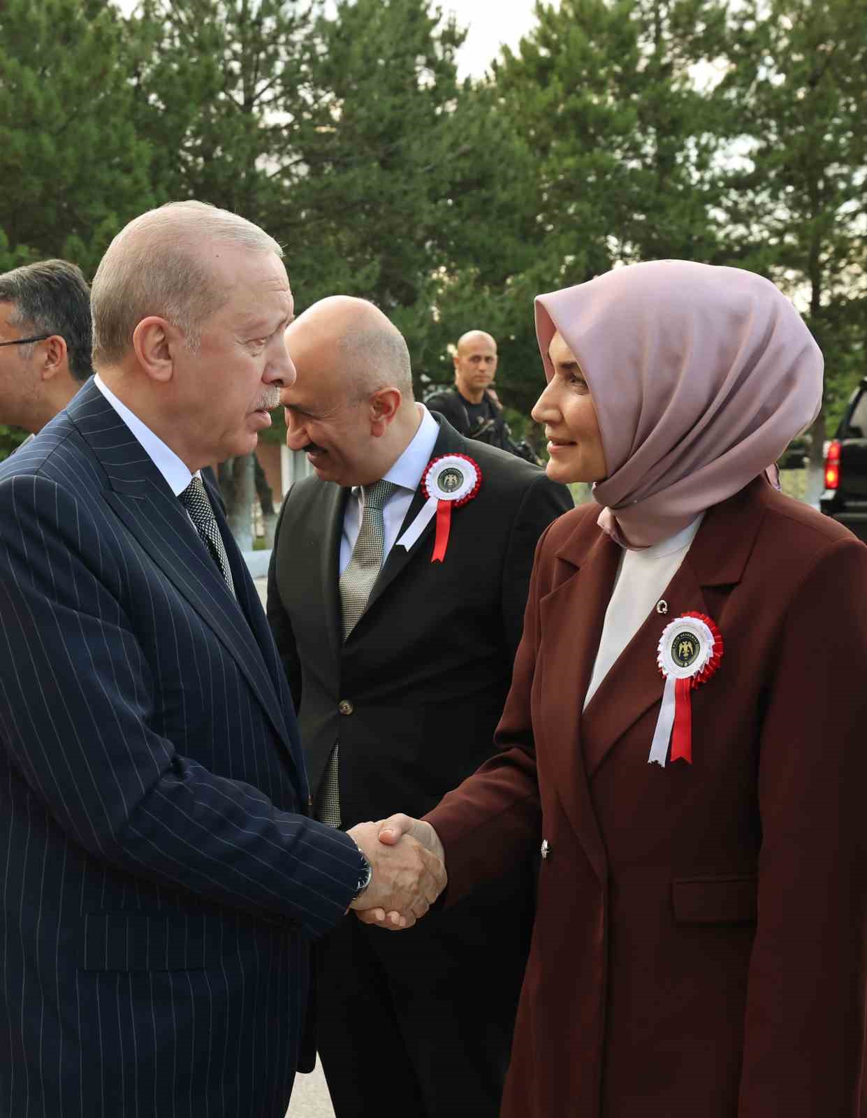 cumhurbaskani erdogan zor hassas ve mesuliyeti fevkalade yuksek bir gorevi icra eden emniyet teskilatimizin