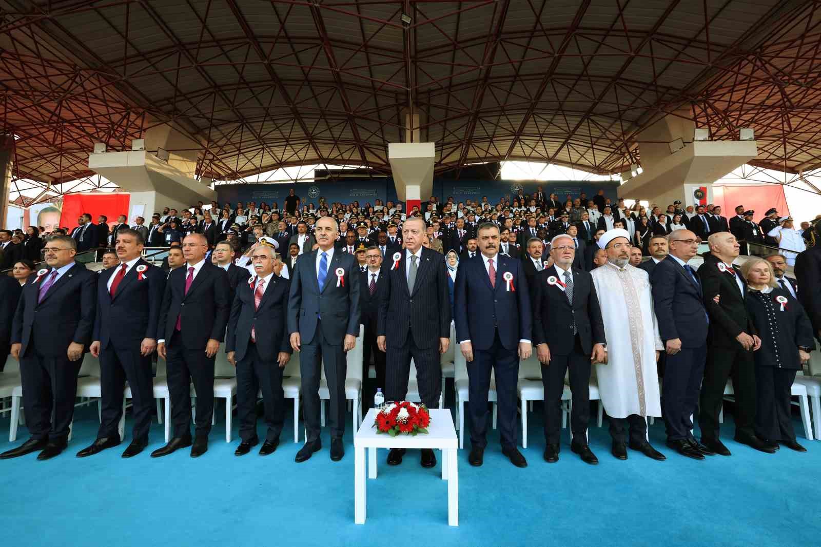 cumhurbaskani erdogan zor hassas ve mesuliyeti fevkalade yuksek bir gorevi icra eden emniyet teskilatimizin
