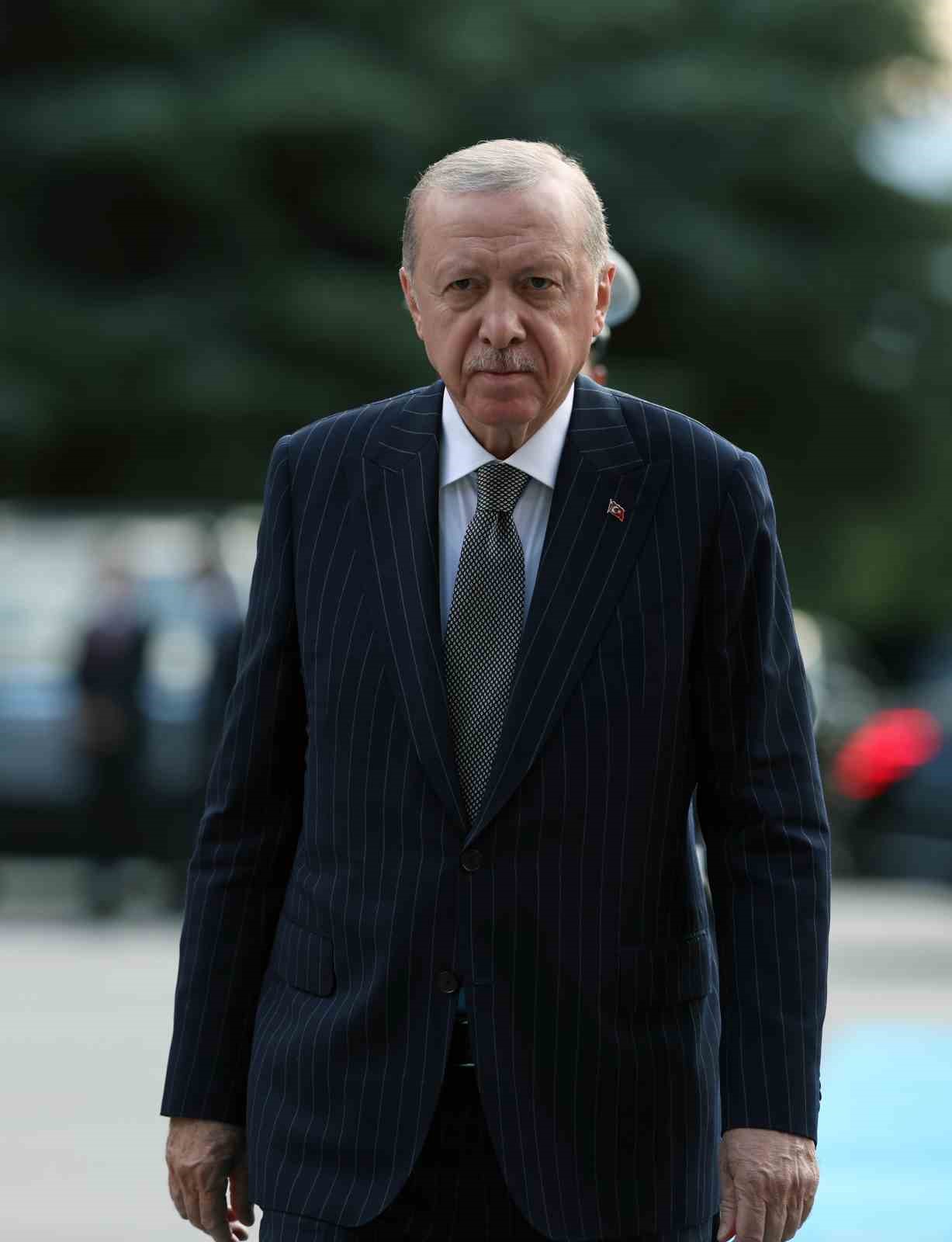 cumhurbaskani erdogan zor hassas ve mesuliyeti fevkalade yuksek bir gorevi icra eden emniyet teskilatimizin T64lVfjO