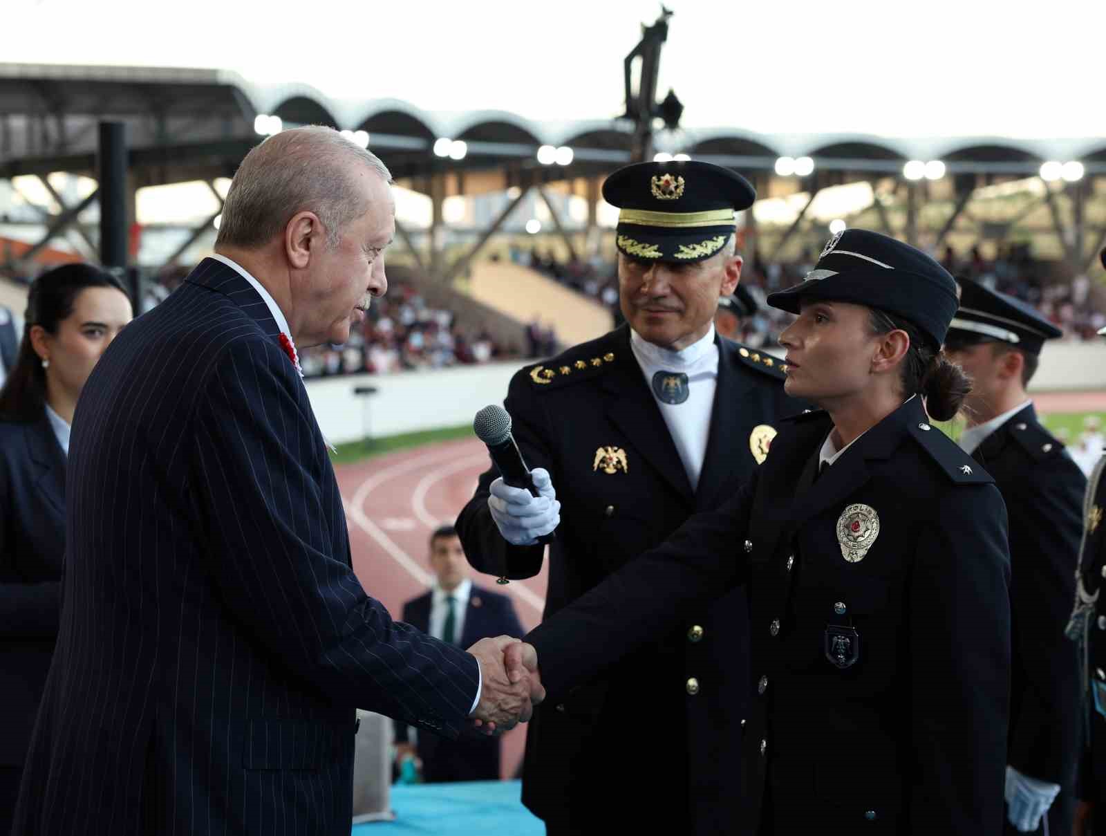 cumhurbaskani erdogan zor hassas ve mesuliyeti fevkalade yuksek bir gorevi icra eden emniyet teskilatimizin fBZGUl5Z