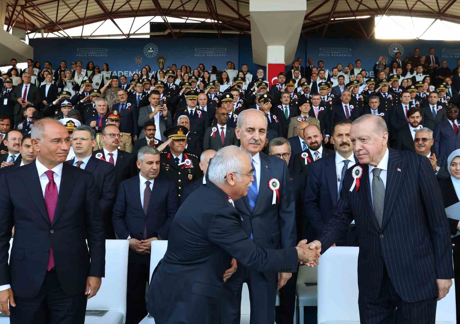 cumhurbaskani erdogan zor hassas ve mesuliyeti fevkalade yuksek bir gorevi icra eden emniyet teskilatimizin j67X4g71