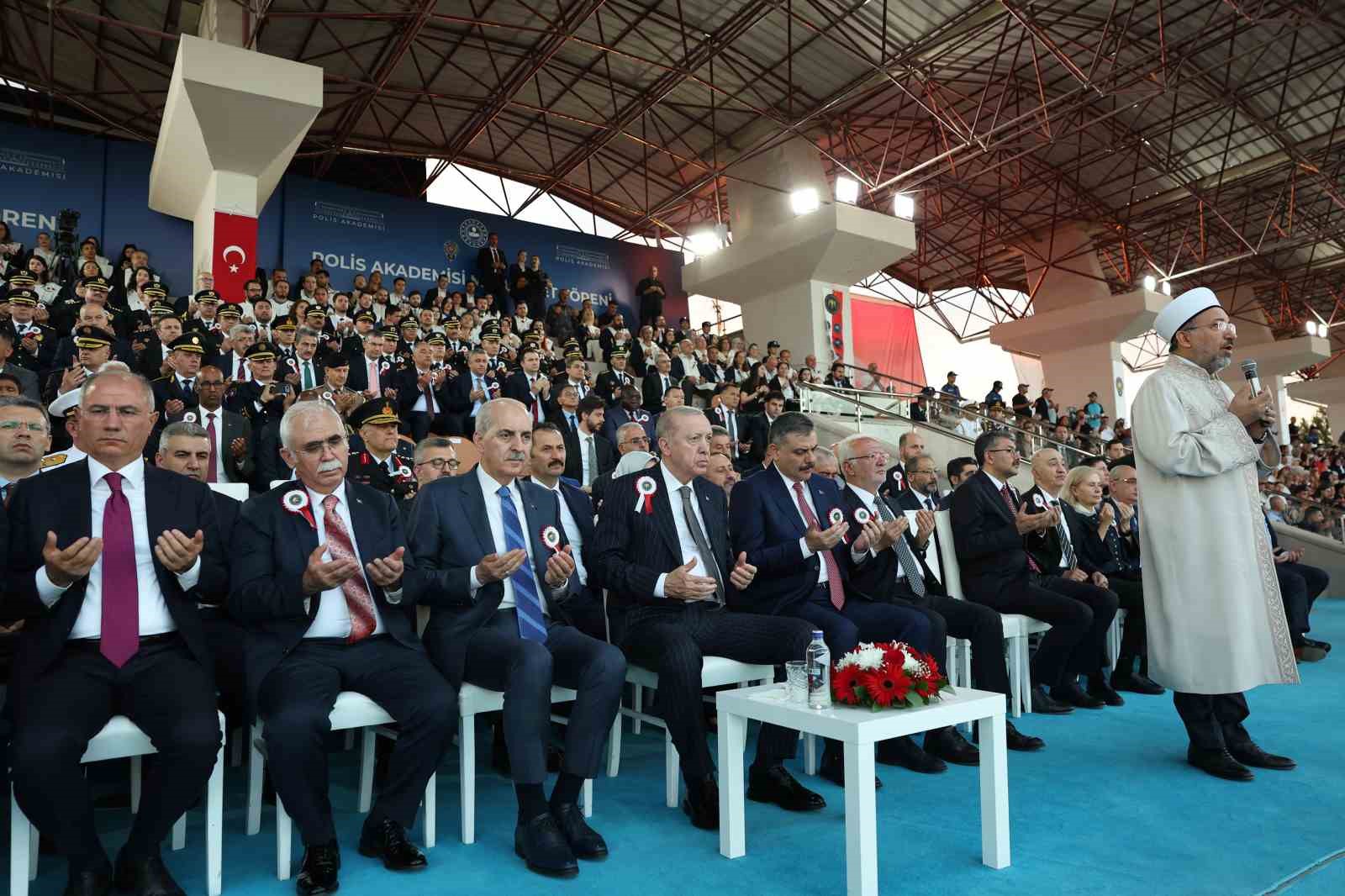 cumhurbaskani erdogan zor hassas ve mesuliyeti fevkalade yuksek bir gorevi icra eden emniyet teskilatimizin taOWySK6