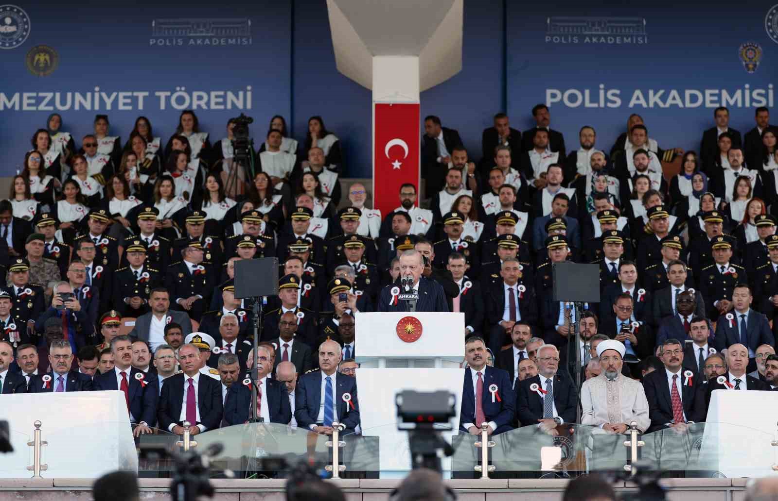 cumhurbaskani erdogan zor hassas ve mesuliyeti fevkalade yuksek bir gorevi icra eden emniyet teskilatimizin v42RFmU8