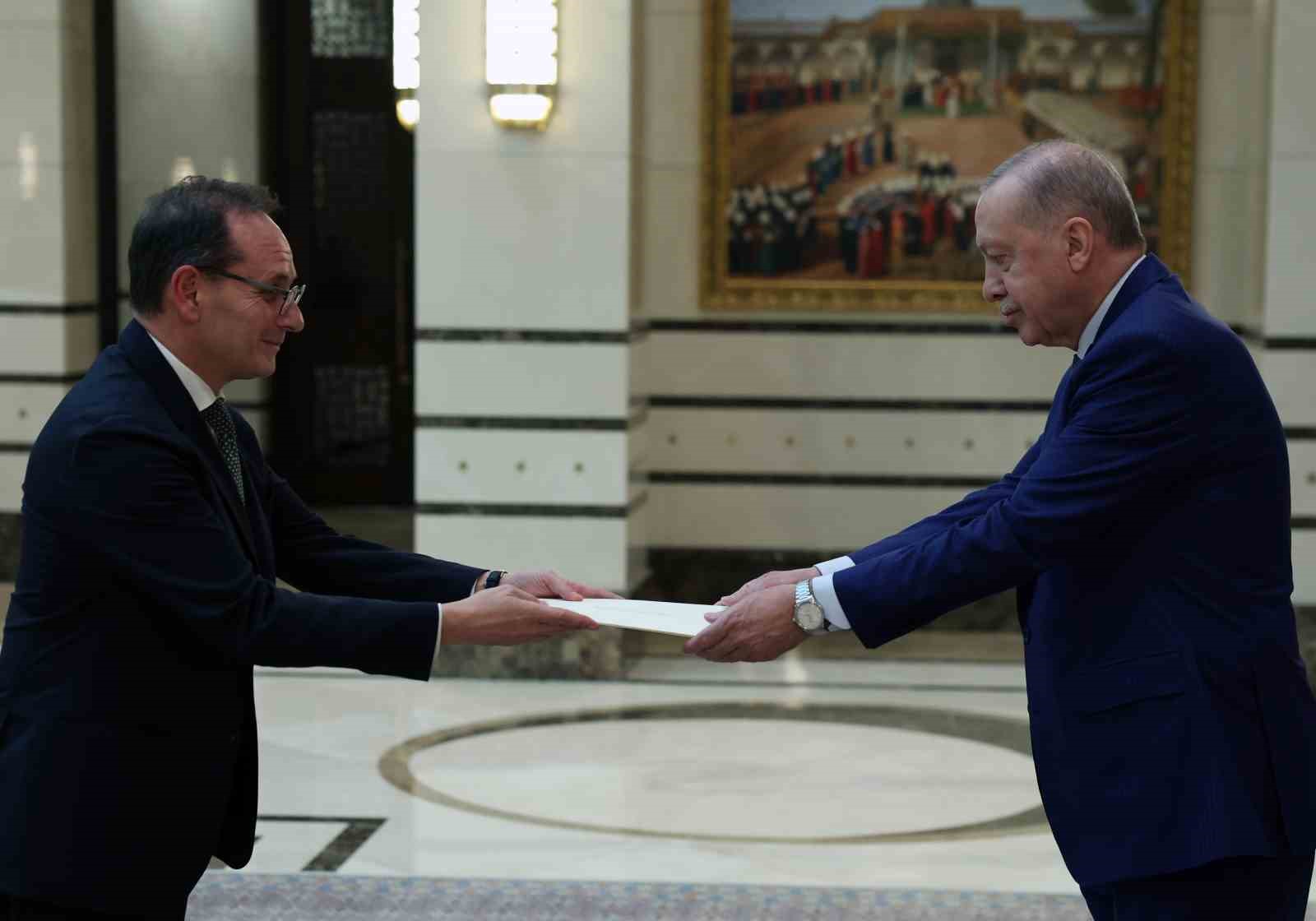 Cumhurbaşkanı Erdoğan’a 3 ülkenin büyükelçisinden güven mektubu 7 cumhurbaskani erdogana 3 ulkenin buyukelcisinden guven mektubu 3 lj3CPvkH