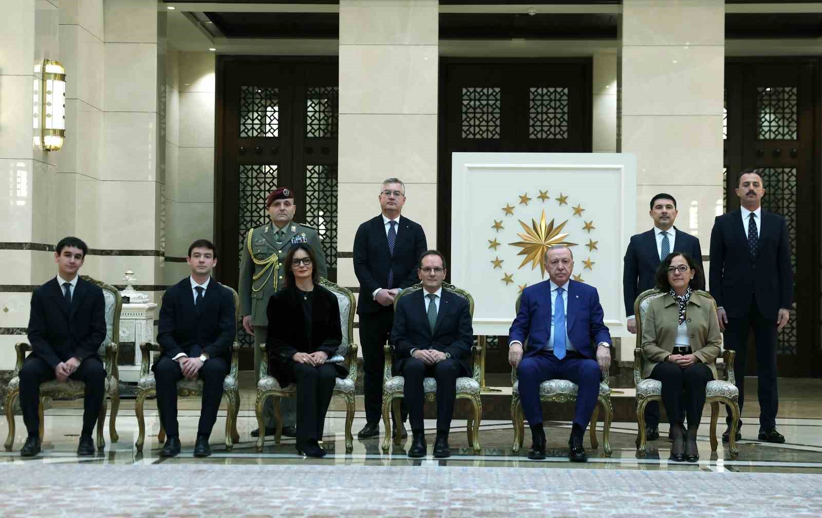 Cumhurbaşkanı Erdoğan’a 3 ülkenin büyükelçisinden güven mektubu 8 cumhurbaskani erdogana 3 ulkenin buyukelcisinden guven mektubu 4 gutbjEwg