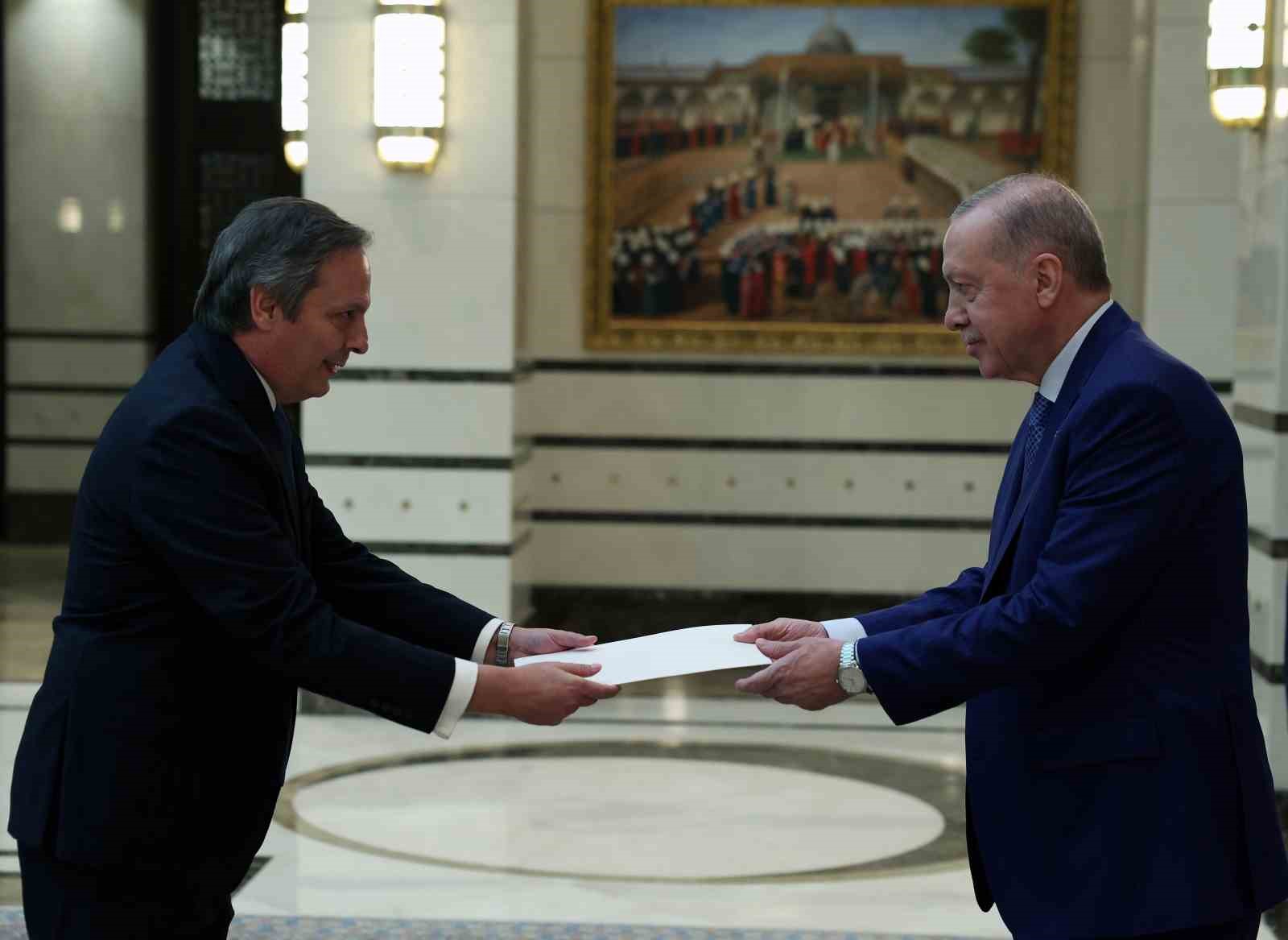 Cumhurbaşkanı Erdoğan’a 3 ülkenin büyükelçisinden güven mektubu 11 cumhurbaskani erdogana 3 ulkenin buyukelcisinden guven mektubu 7 8XFeIstD