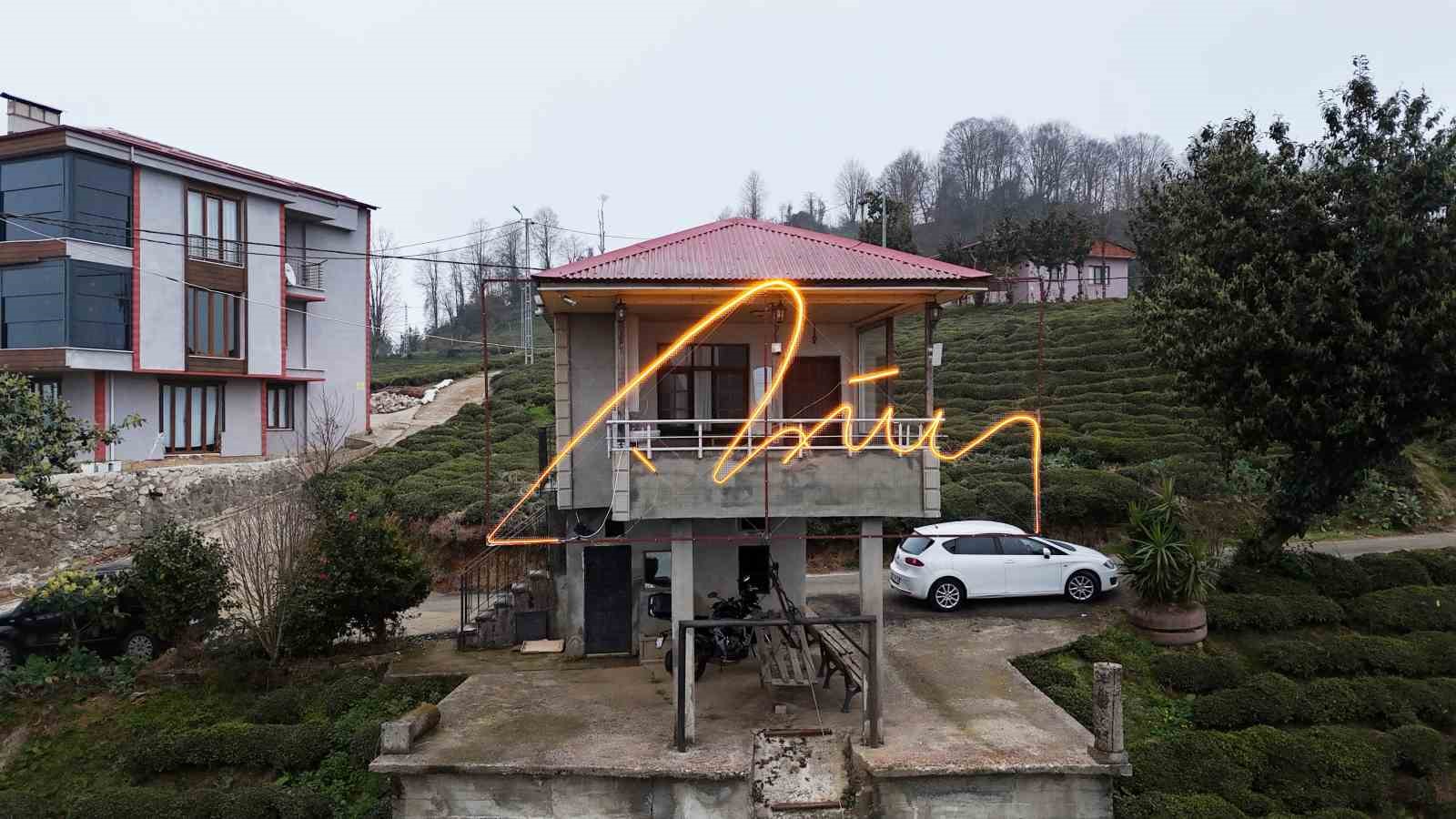 cumhurbaskani erdogana baba ocaginda led imza surprizi yapilmis 0 LyJIL9Nd