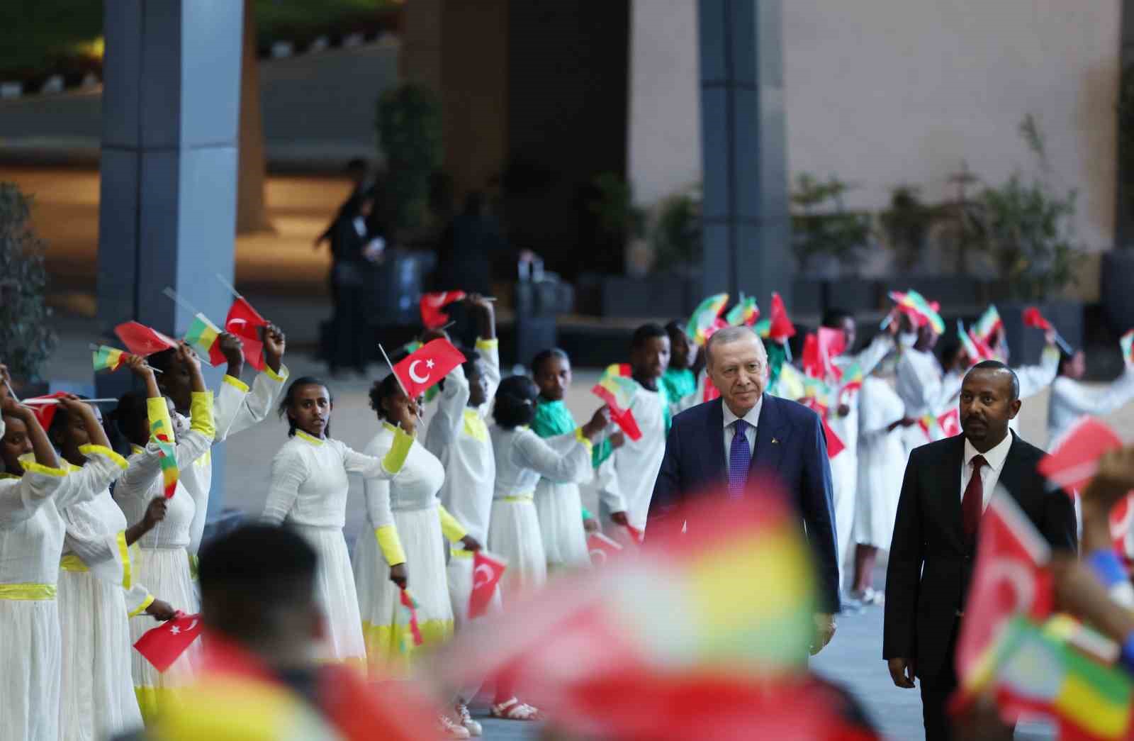 cumhurbaskani erdogana etiyopyali cocuklardan coskulu karsilama 0 Lqk9kLVE